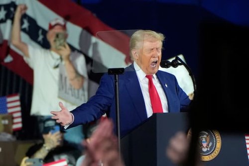 100 Tage Präsident: Trump feiert sich mit aggressiver Kundgebung selbst