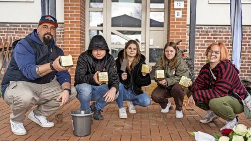 Diakonie Kästorf: Stolperstein-Verlegung von Jugendlichen vollendet
