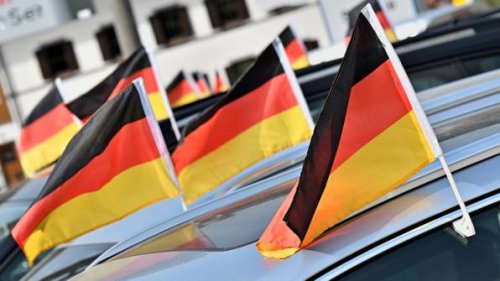 Fußball-EM: Regelungen zu Deutschlandfahnen an Streifenwagen