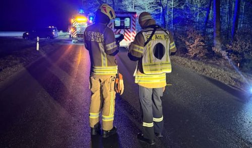 Schwerer Verkehrsunfall bei Neuhaus: Drohne sucht nach weiteren Insassen