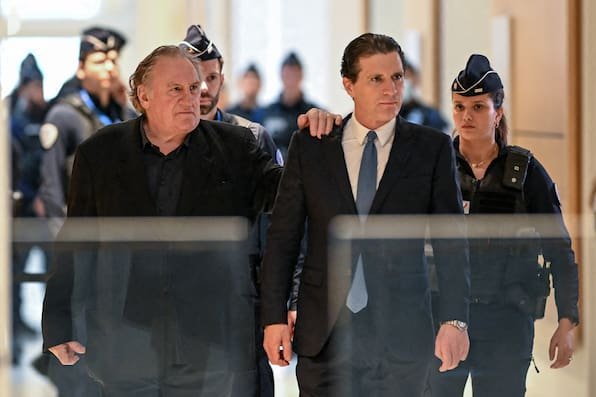 Prozessbeginn in Paris: Gérard Depardieu wegen sexueller Übergriffe vor Gericht