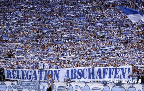 Bundesliga: Sollte die Relegation abgeschafft werden?