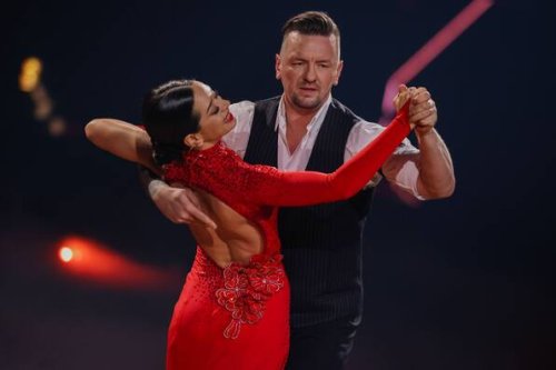 „Let’s Dance“, Show 4: Ben Zucker ist raus, Gruppentänze als peinliche Lachnummer
