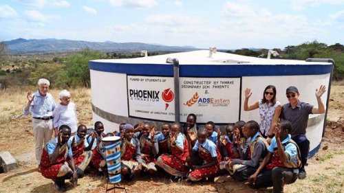 Darum prangt das Logo eines Wolfsburger Gymnasiums auf Wassertank in Kenia
