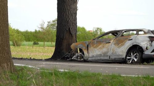 Kreis Osnabrück: E-Auto geht nach Unfall in Flammen auf – zwei Menschen sterben