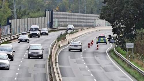 Kurioser Polizei Einsatz auf B 4 bei Gifhorn: Fahrradanhänger abgestellt