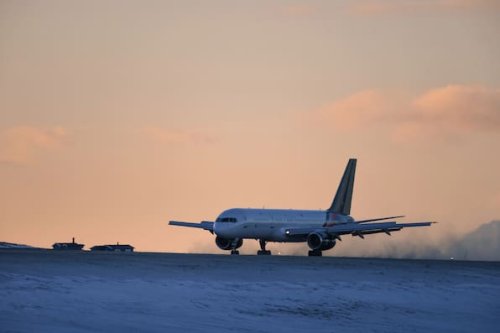Klimakrise am nördlichsten Flughafen der Welt: Spitzbergens Landebahn schmilzt