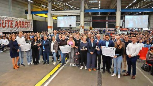 Sally-Perel-Preis an Schüler im Braunschweiger VW-Werk verliehen