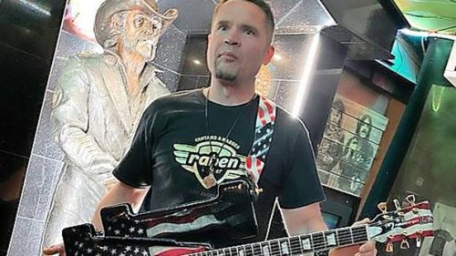 Wolfsburger Gitarrenbauer Mike Bolz fertigt „Motörhead“-Bass für Rockkneipe in Los Angeles an