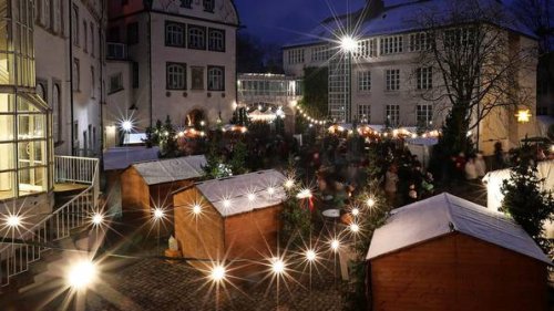 1. Advent im Kreis Gifhorn: Besucher freuen sich über Weihnachtsmärkte