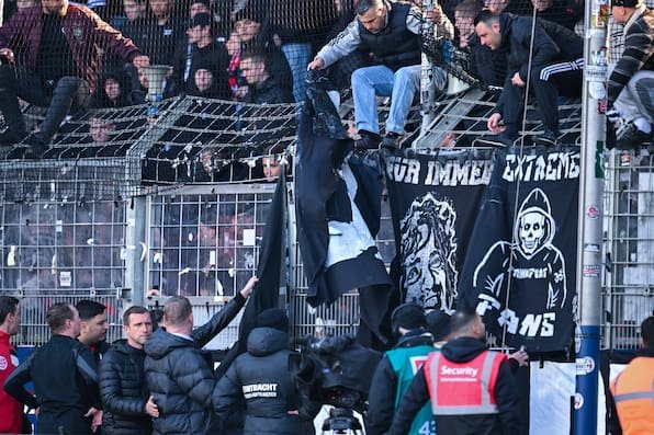 Machtkampf im Fußball: Wie Ultras den Spielbetrieb beeinflussen