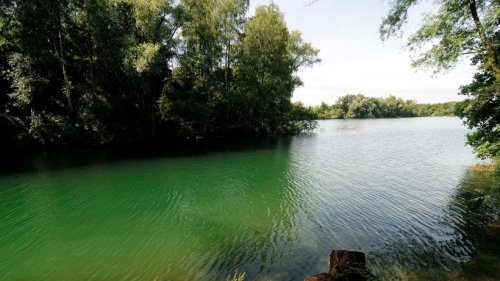 Duisburg: Stand-Up-Paddler stirbt im Loheider See