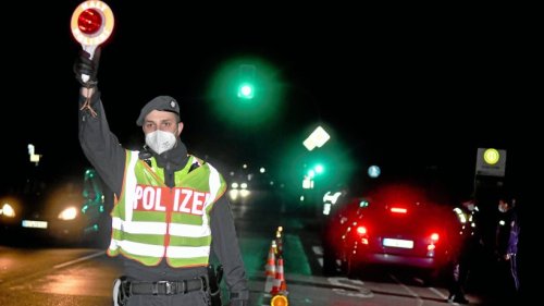 Großkontrolle: Polizeikräfte stellen in Bottrop Auto sicher
