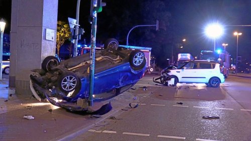 Heftiger Unfall in Essen-Rüttenscheid - Auto landet auf Dach