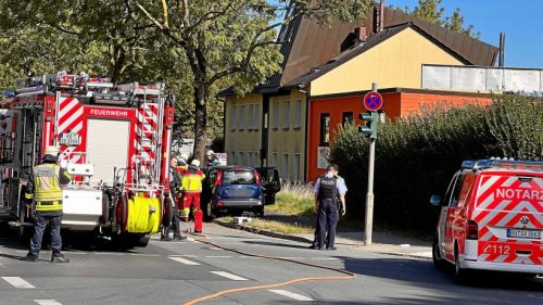 Tödlicher Unfall in Bochum: Auto fährt vor Baum, Frau stirbt