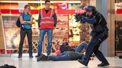 Flughafen Düsseldorf: Großübung von Polizei und Zoll beendet