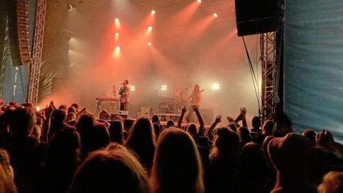 Provinz beendet die Traumzeit in Duisburg mit einem Knall