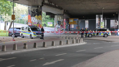 Polizeieinsatz nach Angriff auf Feiernde vor Bielefelder Bar