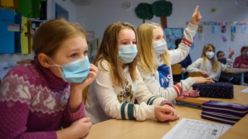 Wieder Maskenpflicht am Sitzplatz an allen NRW-Schulen
