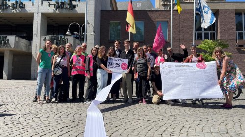 Kölner Initiative übergibt 33.000 Unterschriften für bessere Radwege