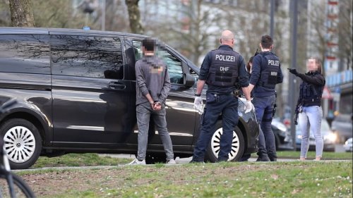 Schlägerei mit Holzlatten und Messer in Essen - Mann niedergestochen