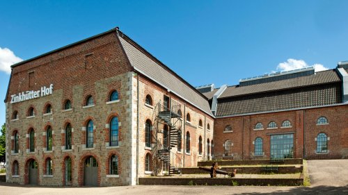 Mit Motorradhelm maskiert: Mann überfällt Museum in Stolberg