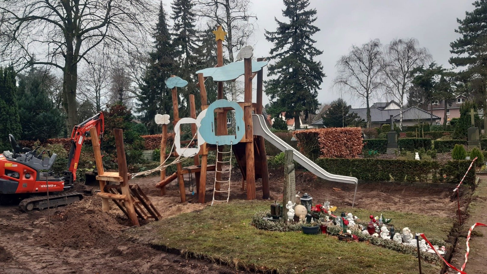 Warendorf baut Friedhof-Spielturm wieder ab