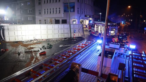 Lastwagenfahrer in Essen verliert Kontrolle - Schwerverletzte