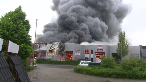 Gefahrenmeldung bei Brand in Goch: Feuer in Werkstatt für Behinderte