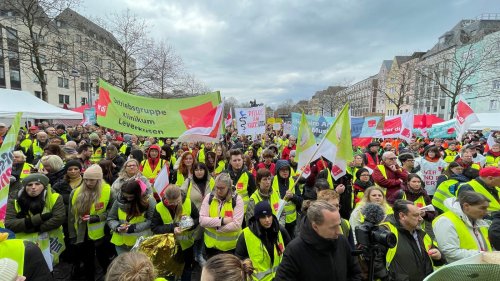 Warnstreiks im öffentlichen Dienst: 40.000 demonstrieren für mehr Lohn