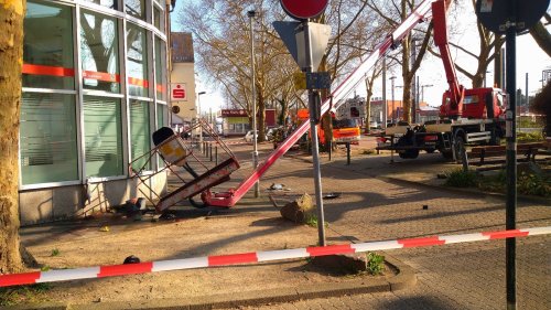 Arbeitsunfall in Solingen: Fensterputzer schwer verletzt