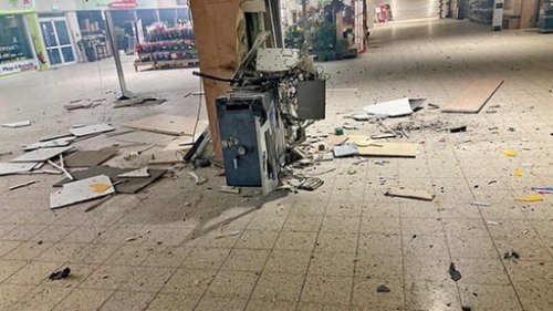Geldautomat in Einkaufszentrum in Ratingen gesprengt