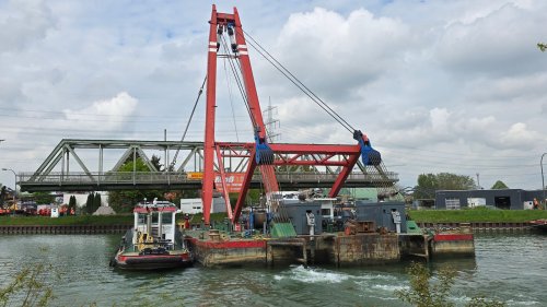 Schwebende Brücke über dem Wesel-Datteln-Kanal