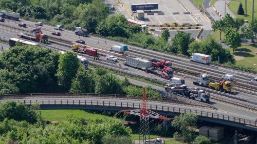 Nach Lkw-Unfall: A4 bei Köln wieder frei