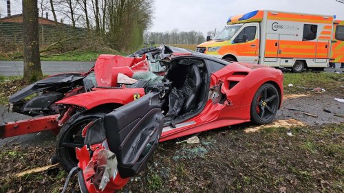 Ermittlungen nach schwerem Ferrari-Unfall in Olfen laufen