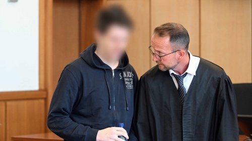 Prozess um Lkw-Chaosfahrt: Fahrer sagt unter Tränen aus