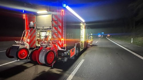 Unbekannte werfen Äste und Stein auf Autobahnen