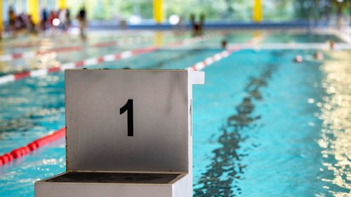 Junger Mann stirbt nach Schwimmbad-Unfall in Brühl