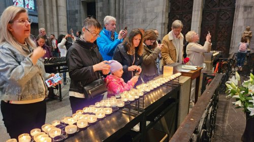Gläubige in NRW trauern um Papst Franziskus