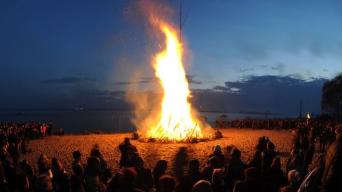 Grünes Licht für Osterfeuer am Samstag - Gewitter drohen am Sonntag