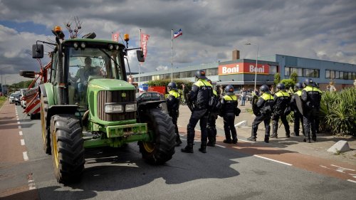 Nach Schuss auf Traktor: Bauern protestieren offenbar vor Polizeistation