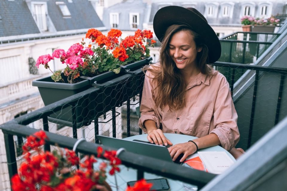 Freelancer Breaks Down How She Makes $8K Working Only 60 Hours A Month