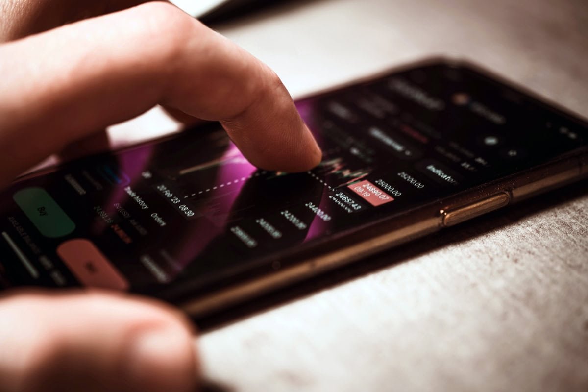 ☕ Ditch the Latte, Buy the Stock: 10 Micro-Investing Apps That Make Starting Simple