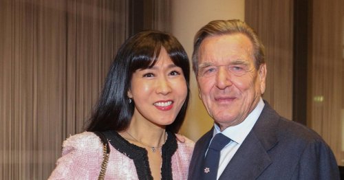 Nach Ernährungsumstellung: Frau von Gerhard Schröder zeigt sein Abendessen