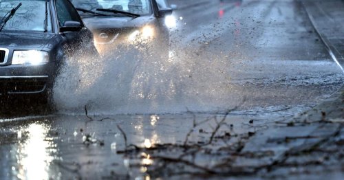 Sturm und Starkregen: So kommen Autofahrer sicher durch das Unwetter