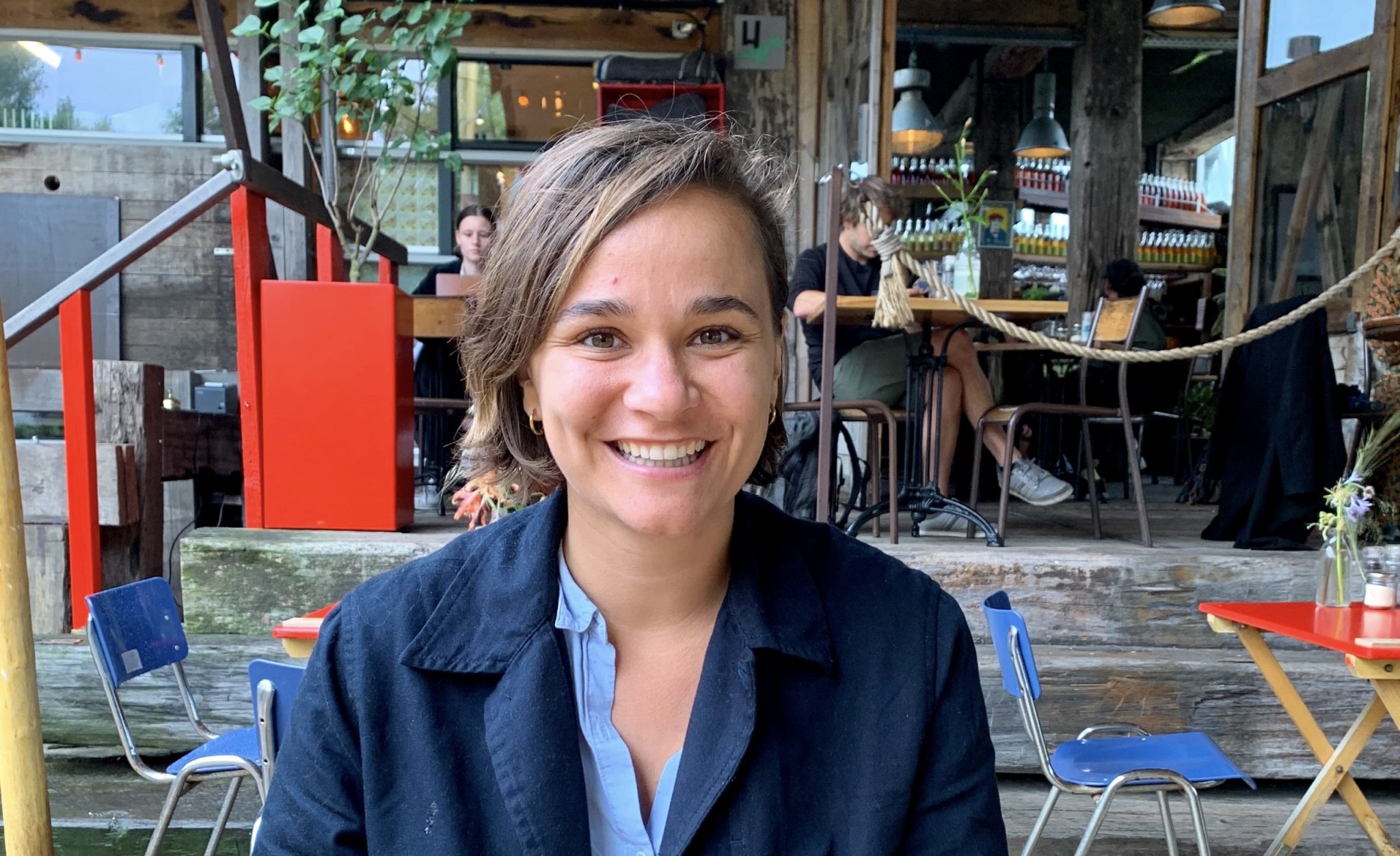 Lena Hartog : “La mode est l’exemple le plus marquant de la surconsommation”