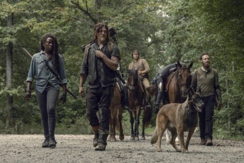The Walking Dead Midseason Premiere Clip Sees Survivors Best The Whisperers