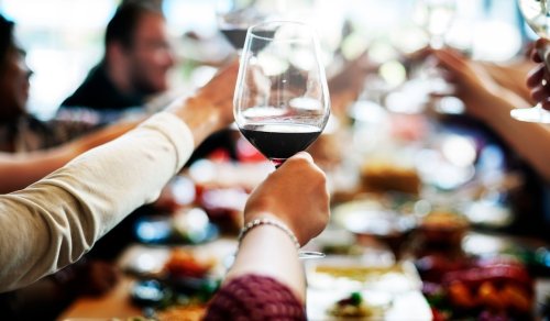 Moderater Alkoholkonsum schützt das Herz-Kreislauf-System - Neue klinische Studie veröffentlicht