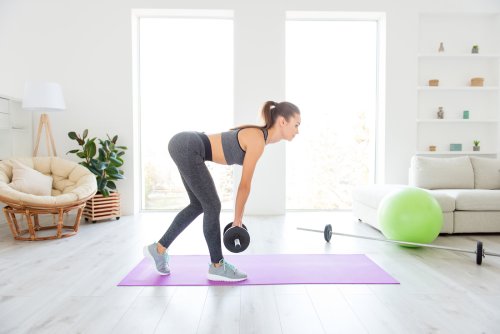 How to Lift Weights at Home Whether You’re a Fitness Newb or a Strength-Training Pro