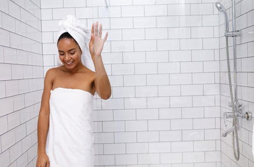 Does ‘moisturizing body wash’ for dry skin even work? Here’s what dermatologists think